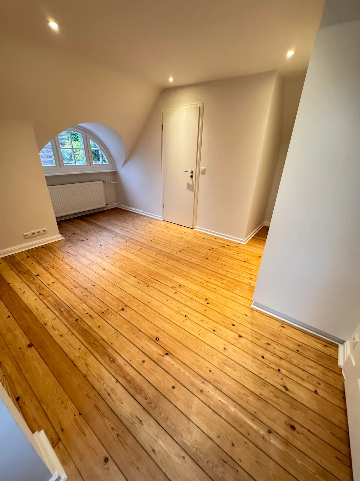 Dachgeschossausbau Elbchaussee – Studio mit Elb-Blick – Bild 2