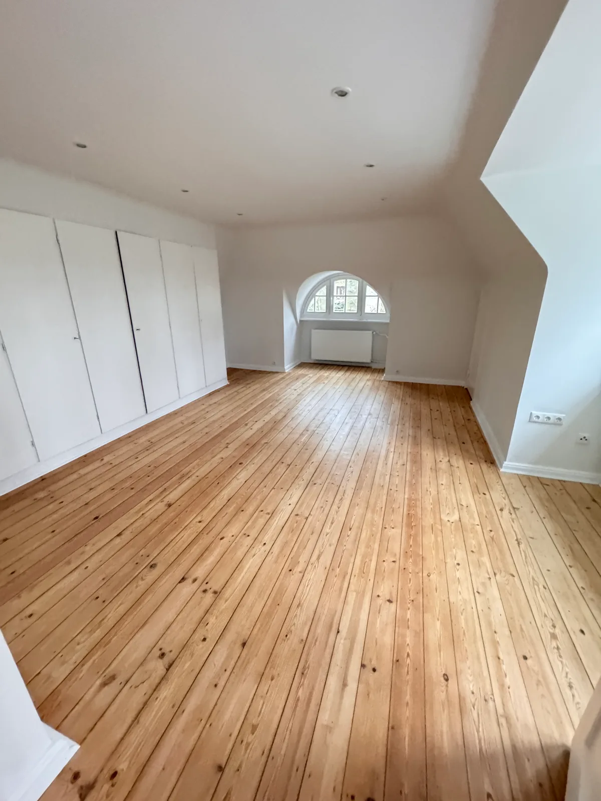 Dachgeschossausbau Elbchaussee – Studio mit Elb-Blick – Bild 4