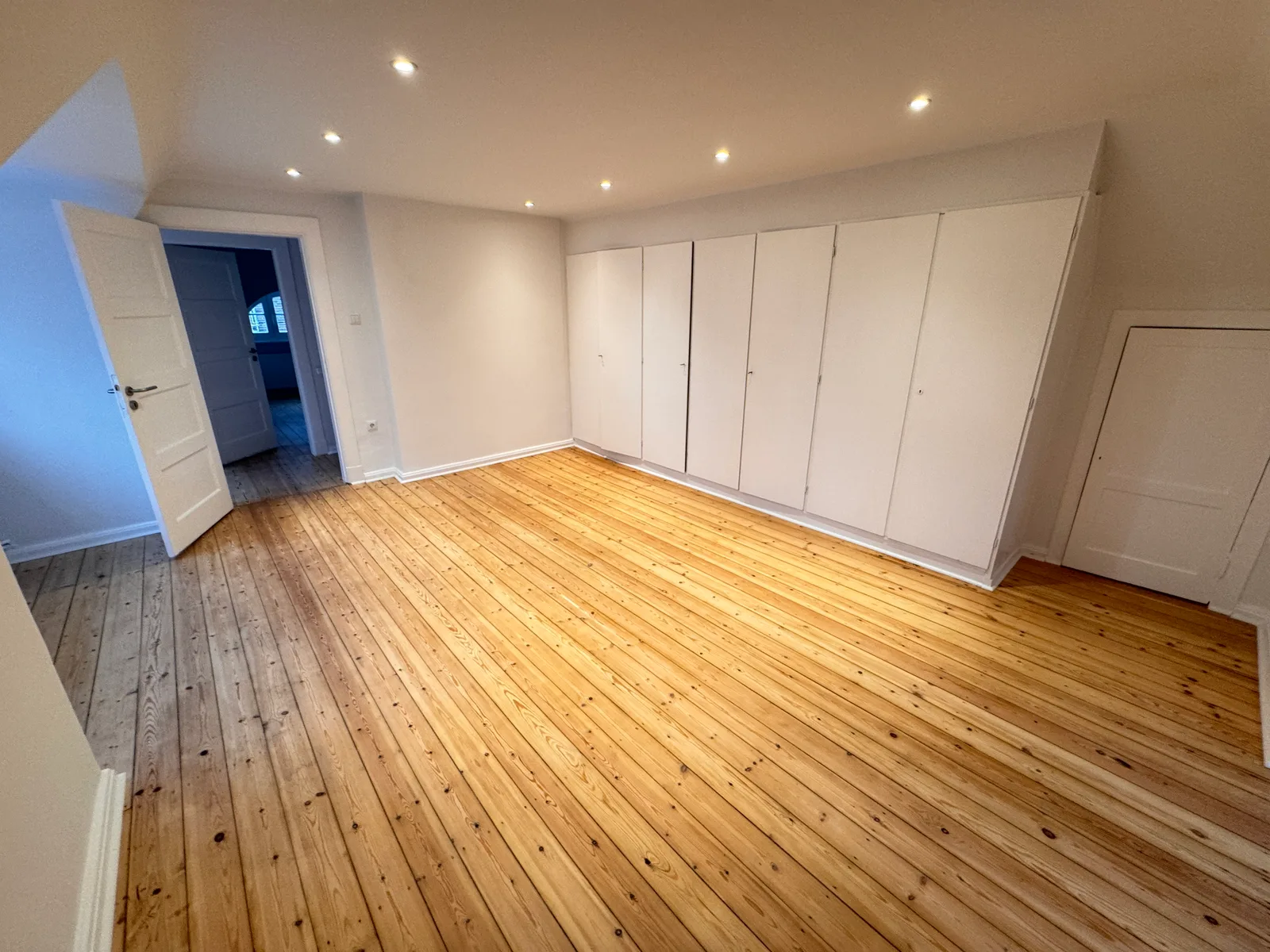 Dachgeschossausbau Elbchaussee – Studio mit Elb-Blick – Bild 8
