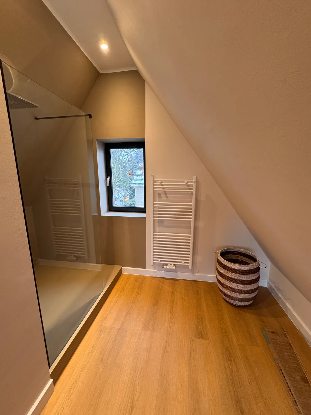 Fugenloses Badezimmer Marienthaler Straße – Familienbad
