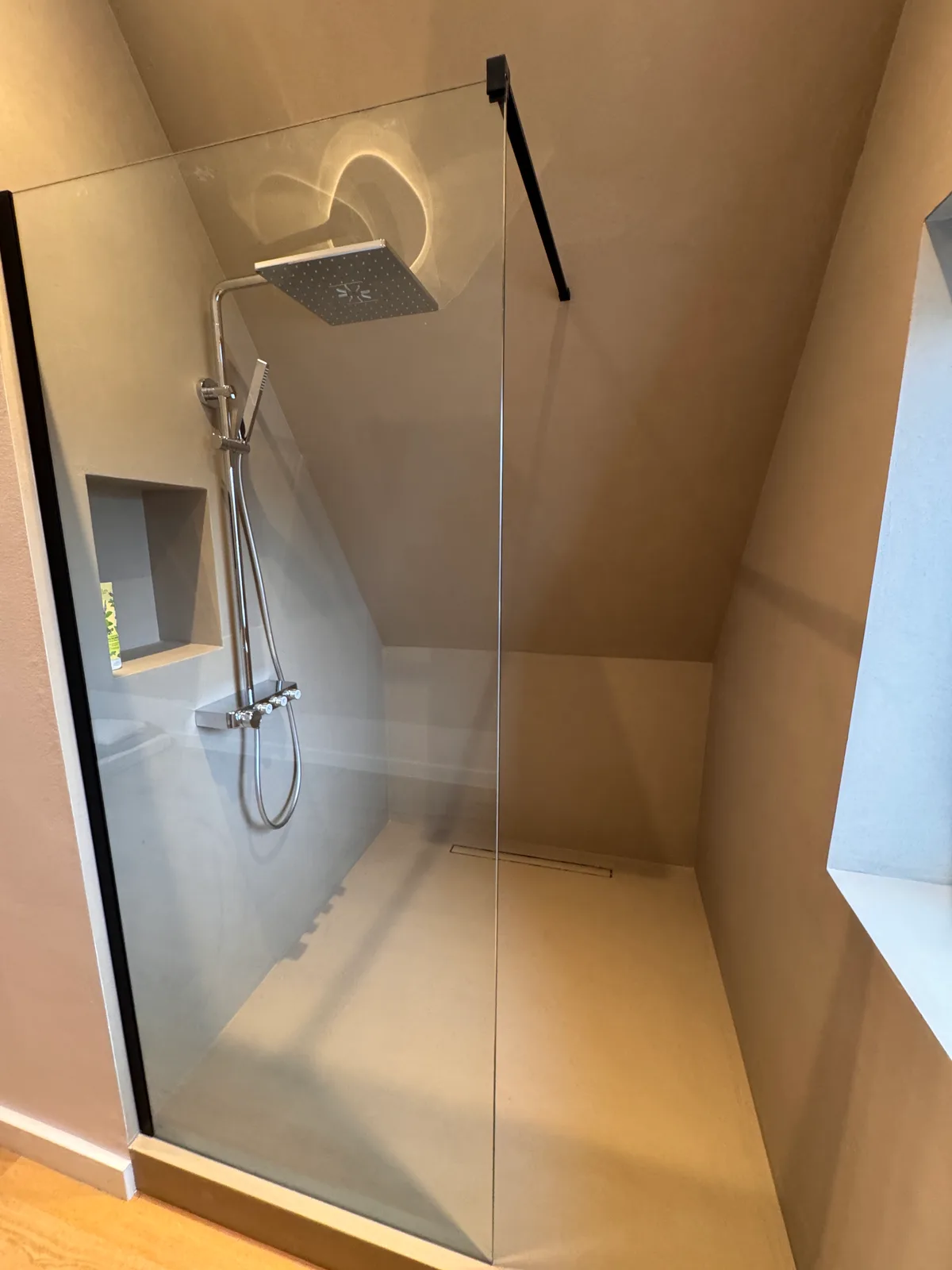 Fugenloses Badezimmer Marienthaler Straße – Familienbad – Bild 2