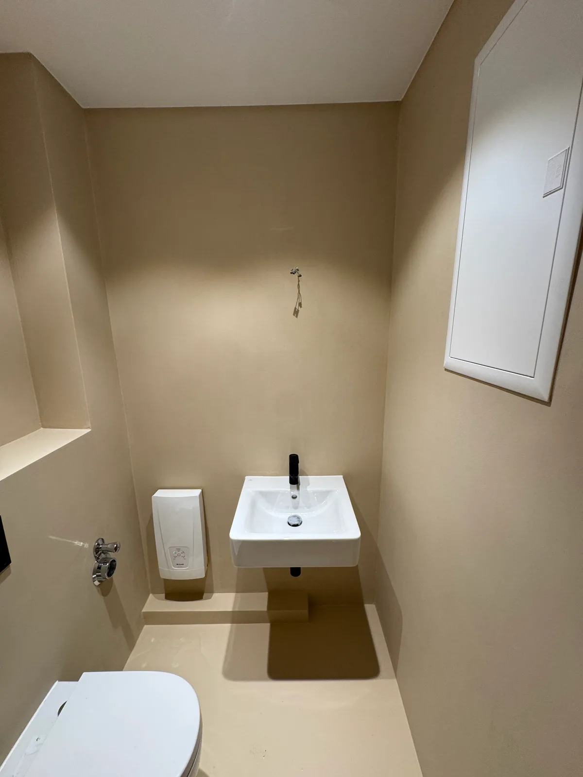 Fugenloses Gäste-WC Nienhofstraße – kompakt und edel – Bild 4