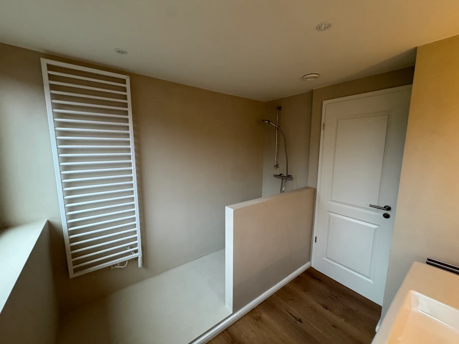 Fugenloses Bad Wandsbeker Chaussee – Hauptbad 9 m² – Bild 7