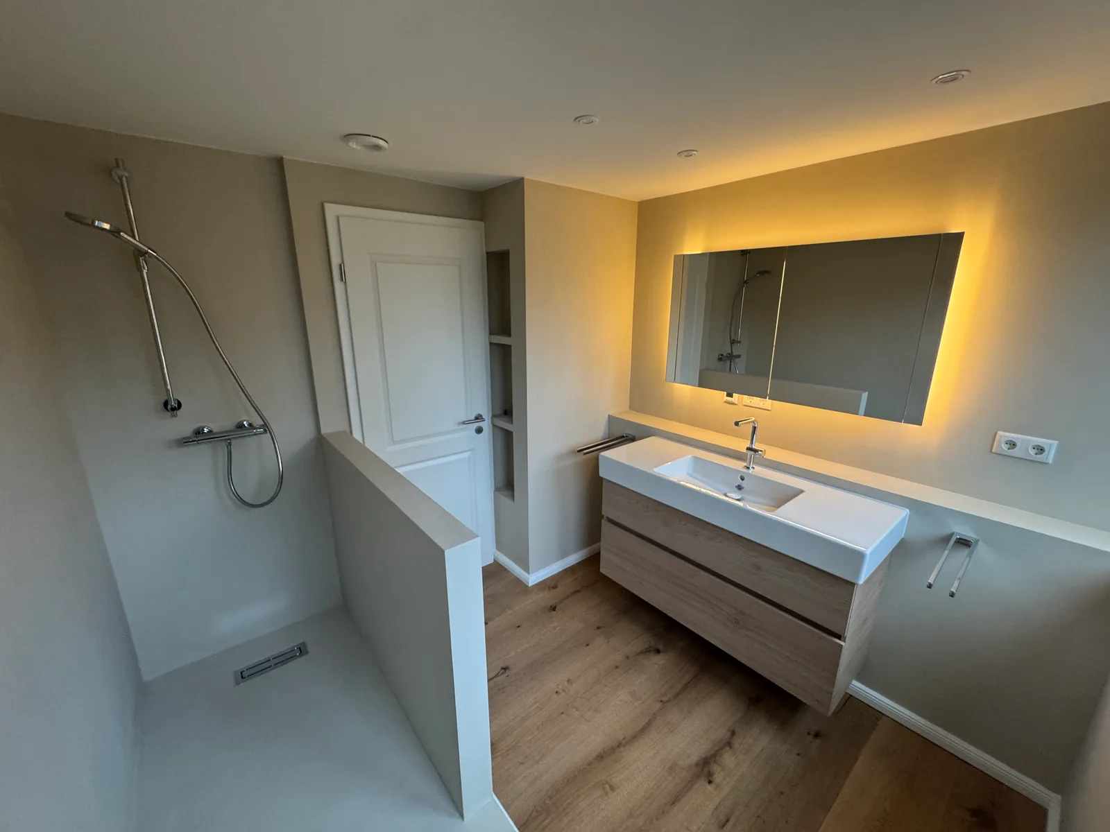 Fugenloses Bad Wandsbeker Chaussee – Hauptbad 9 m² – Bild 8
