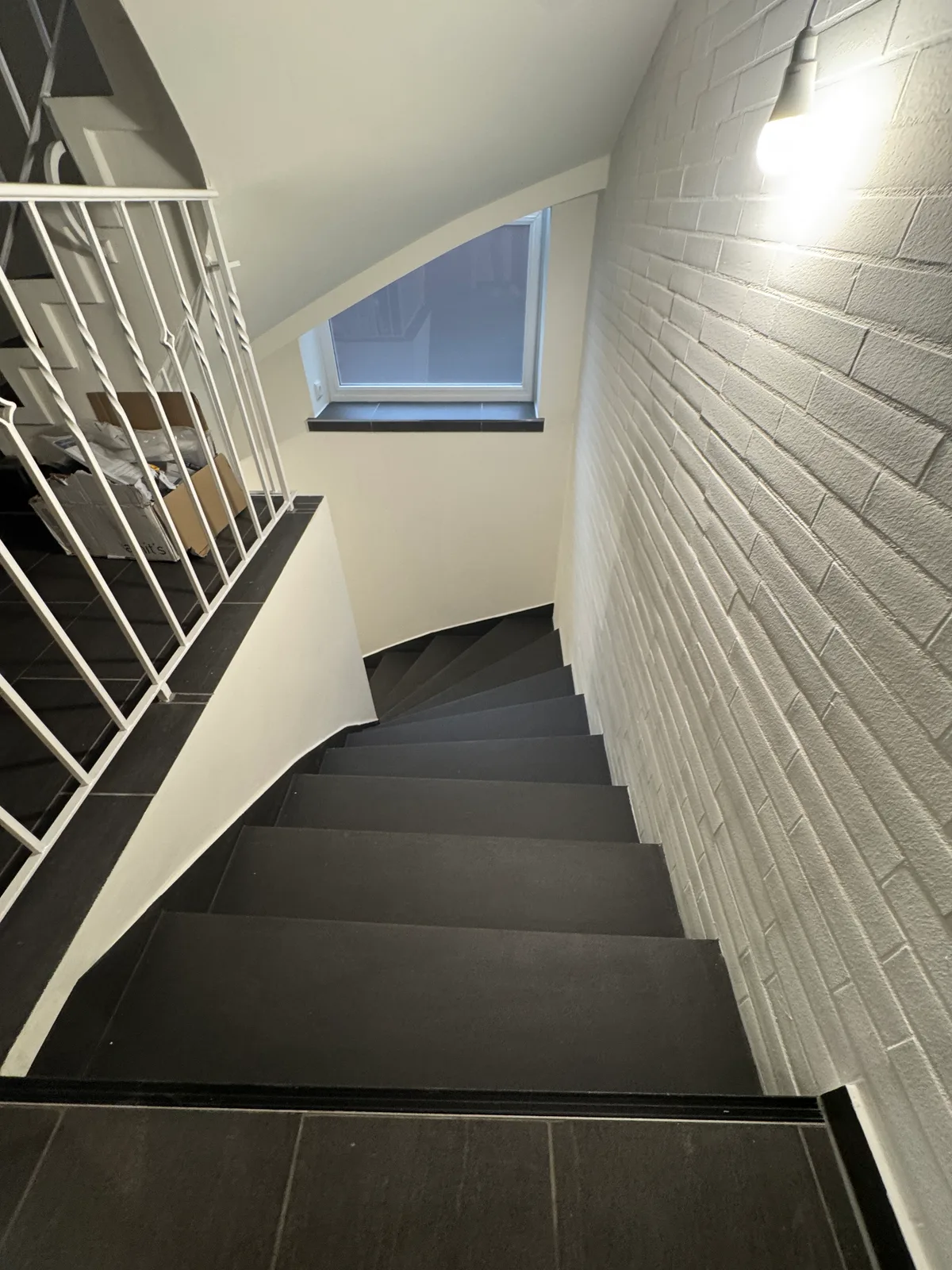 Kellertreppe fugenlos beschichtet – rutschhemmend – Hauptbild KSB Hamburg
