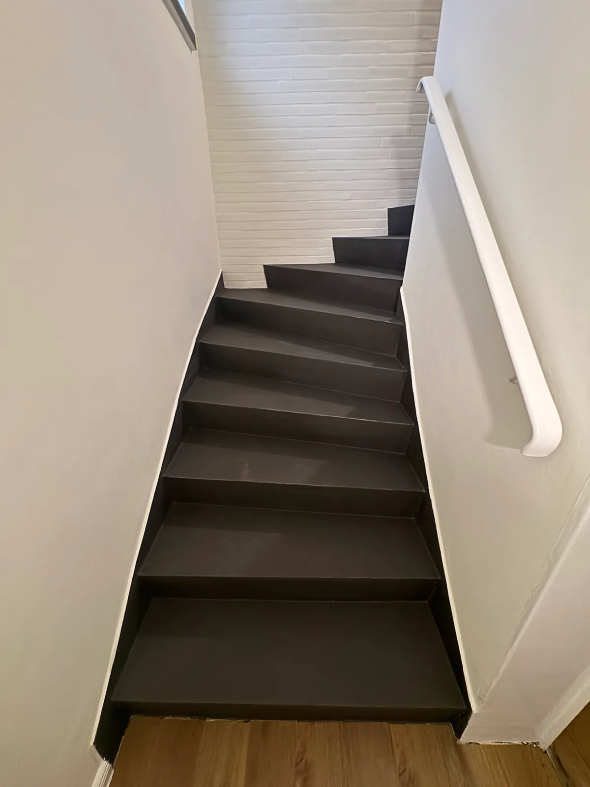 Kellertreppe fugenlos beschichtet – rutschhemmend – Bild 3