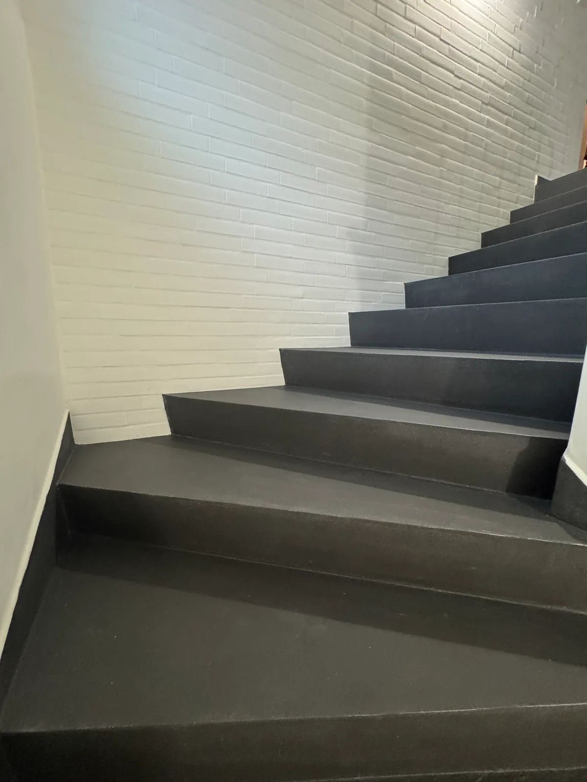 Kellertreppe fugenlos beschichtet – rutschhemmend – Bild 4
