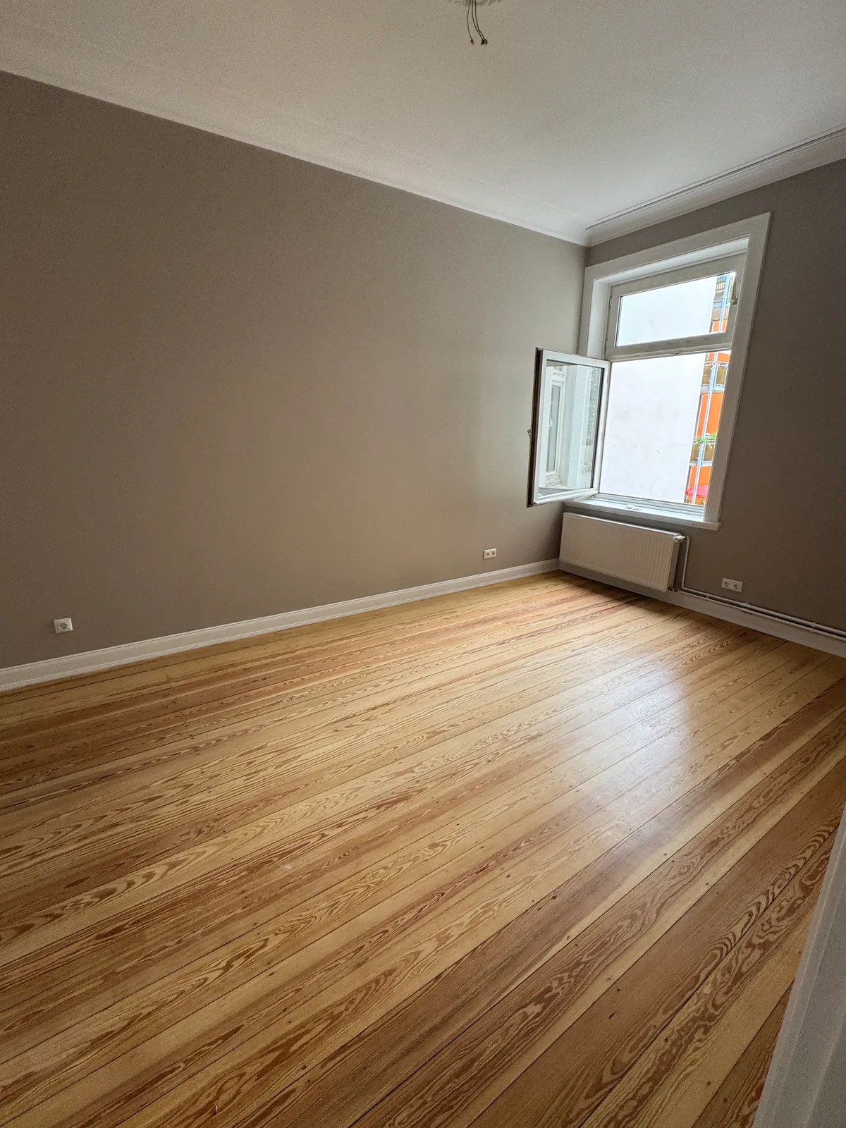 Malerarbeiten Altbau Eimsbüttel – Stuck-Decke und Wände – Hauptbild KSB Hamburg