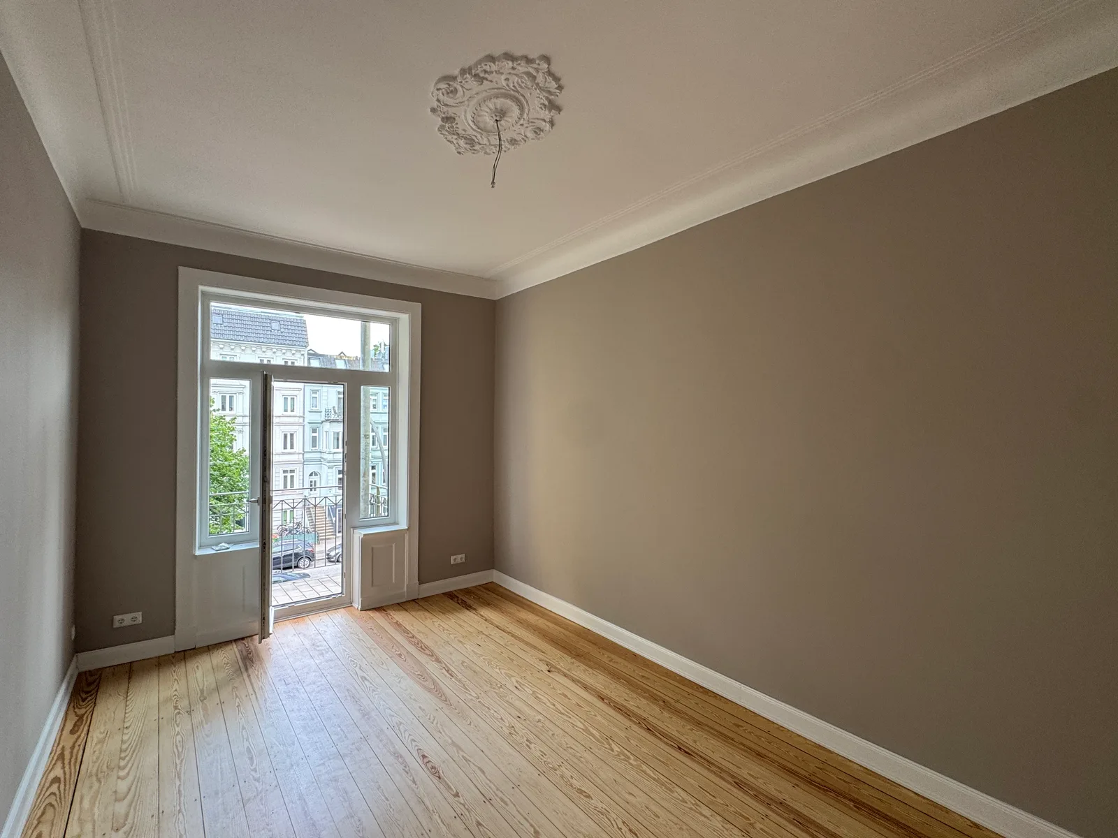 Malerarbeiten Altbau Eimsbüttel – Stuck-Decke und Wände – Bild 5